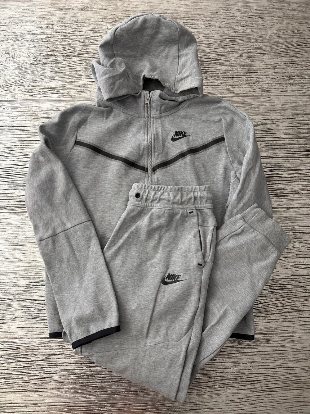 Nike tech boys size XL Gray Full-Zip Hoodie & Jogger Set